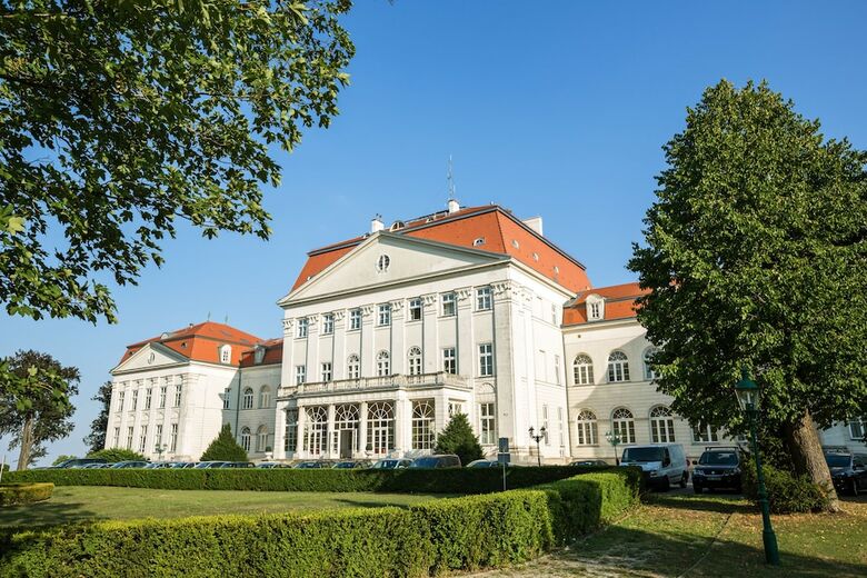 Hotel Schloss Wilhelminenberg