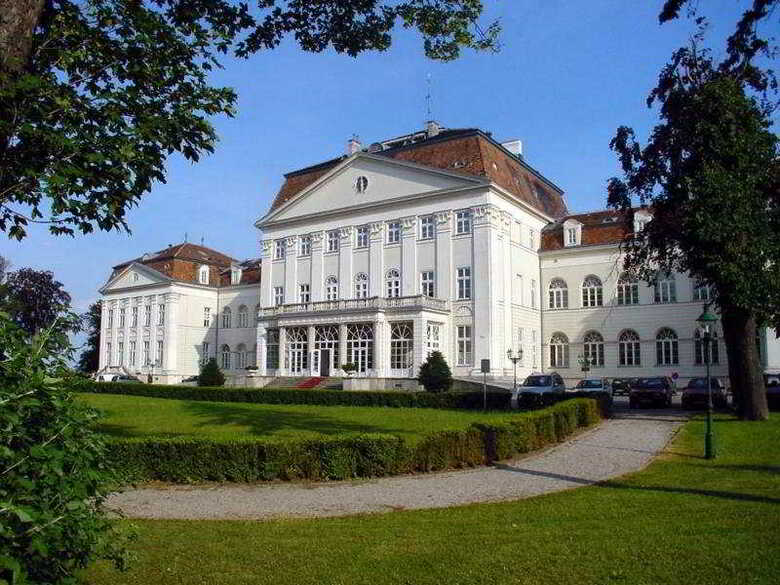 Hotel Schloss Wilhelminenberg