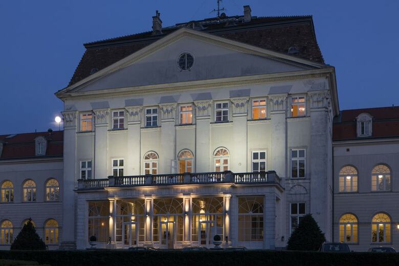 Hotel Schloss Wilhelminenberg