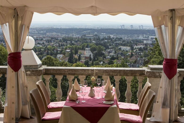 Hotel Schloss Wilhelminenberg