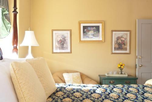 Wayside Inn Bed And Breakfast