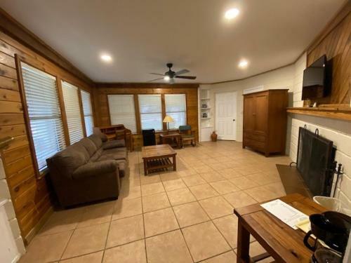 Hotel Flying L Guest Ranch