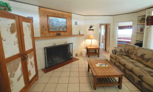 Hotel Flying L Guest Ranch
