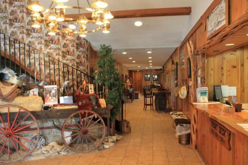 Hotel Flying L Guest Ranch