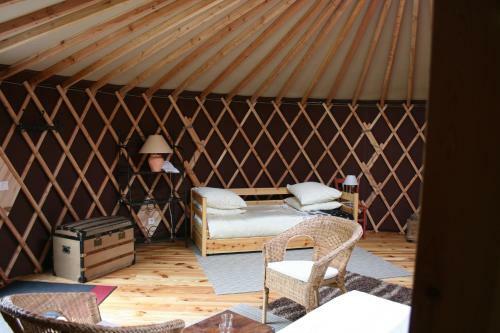 Yourtes En Terrasse
