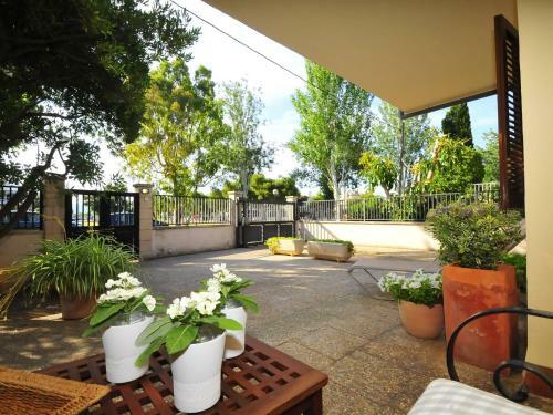 Cozy Holiday Home In Alcudia With Fireplace