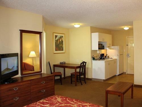Hotel Home Towne Studios & Suites Tuscaloosa