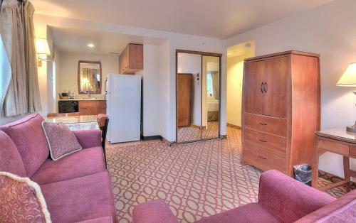 Anchorage Grand Hotel