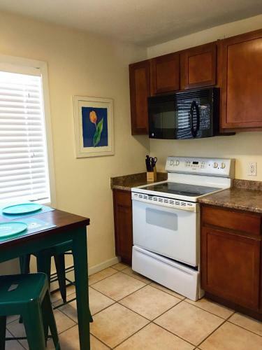 Hotel Anchorage Uptown Suites
