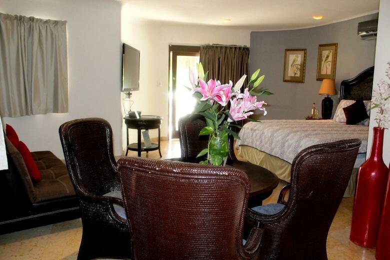 Hotel Blue Palms