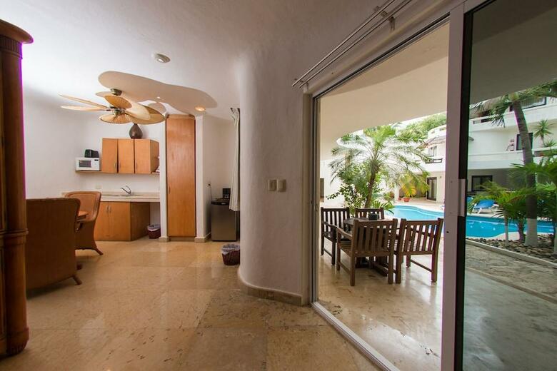 Hotel Blue Palms