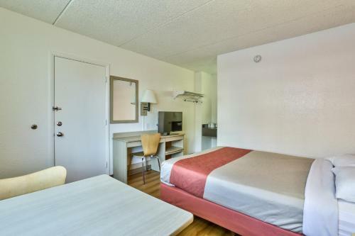 Motel 6 Flagstaff East - Lucky Lane