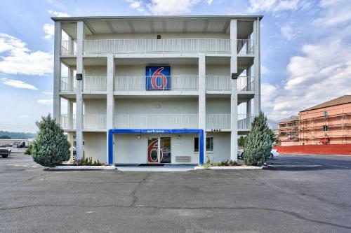 Motel 6 Flagstaff East - Lucky Lane