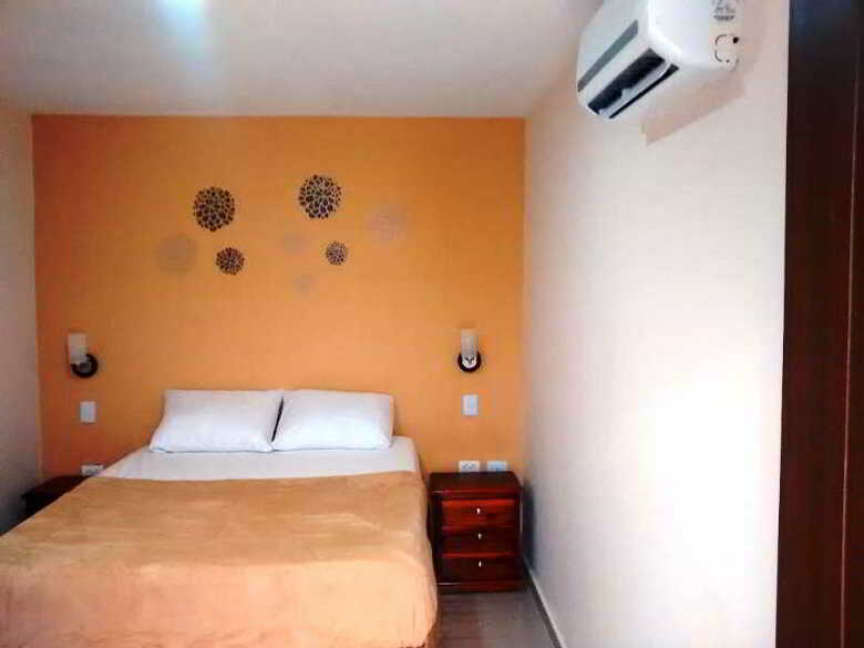 Azu�n Suites Hotel