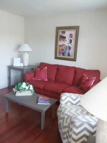Hotel Hidden Palms Resort & Condominiums