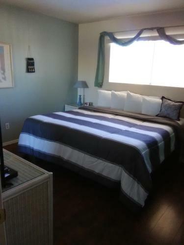 Hotel Hidden Palms Resort & Condominiums