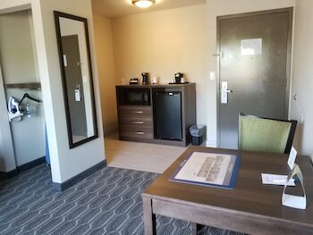 Hotel Quality Inn & Suites At Metro Center