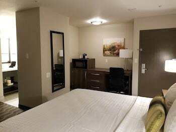 Hotel Quality Inn & Suites At Metro Center