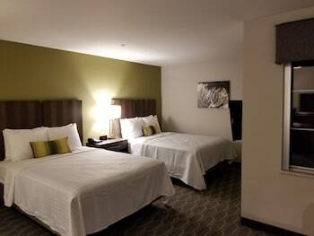 Hotel Quality Inn & Suites At Metro Center