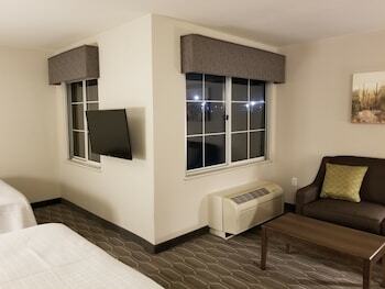 Hotel Quality Inn & Suites At Metro Center