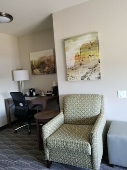 Hotel Quality Inn & Suites At Metro Center