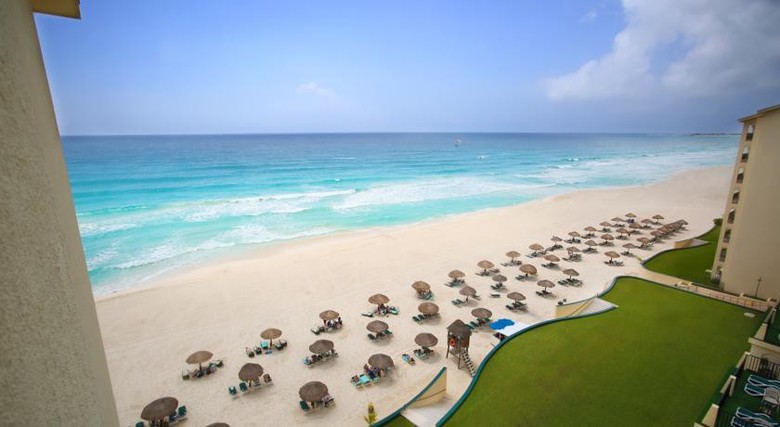Hotel The Royal Islander An All Suites Resort