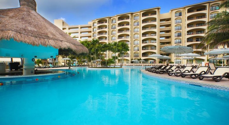 Hotel The Royal Islander An All Suites Resort
