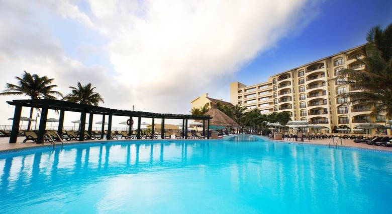 Hotel The Royal Islander An All Suites Resort