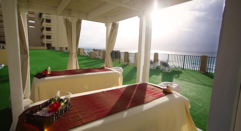 Hotel The Royal Islander An All Suites Resort