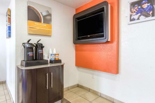 Motel 6 Phoenix Tempe - Priest Drive - Arizona State University