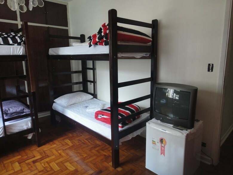 Hostal Pousada West