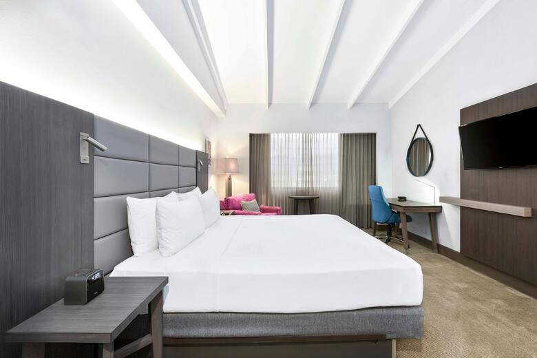 Hotel Crowne Plaza Corobici