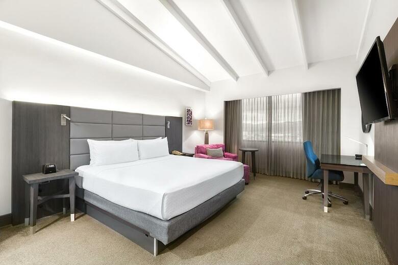 Hotel Crowne Plaza Corobici