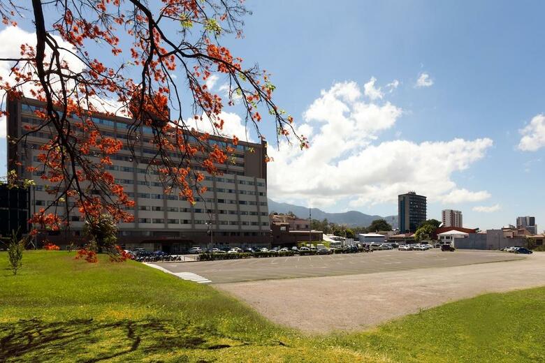 Hotel Crowne Plaza Corobici