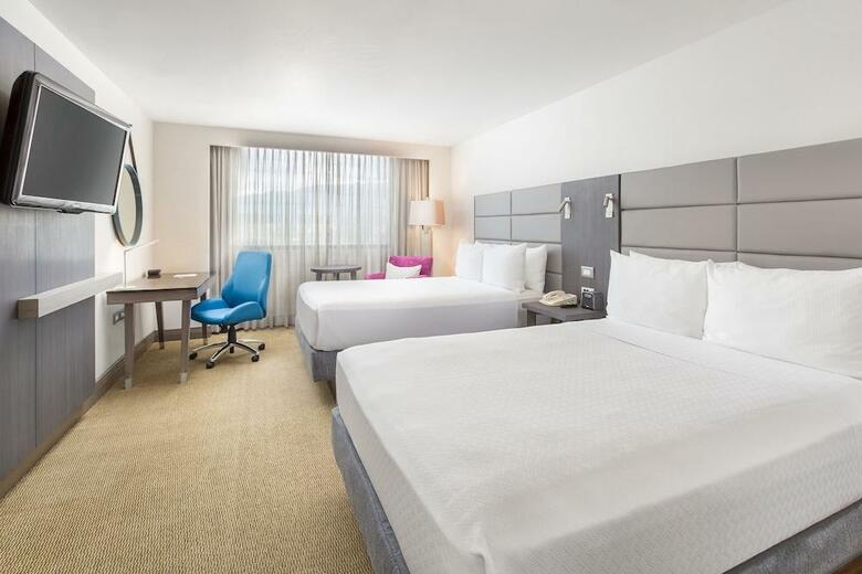 Hotel Crowne Plaza Corobici