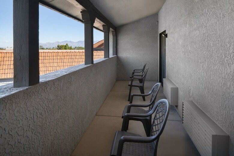 Hotel Four Points By Sheraton Tucson Airport
