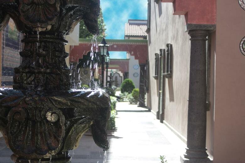 Hotel Suites El Paseo