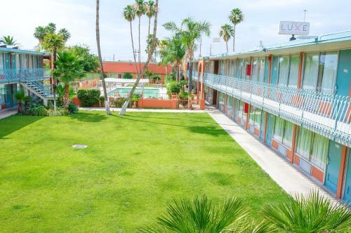 Motel Grand Luxe Hotel & Resort