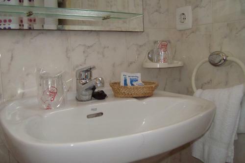 Hostal Hospedaje Argo�os