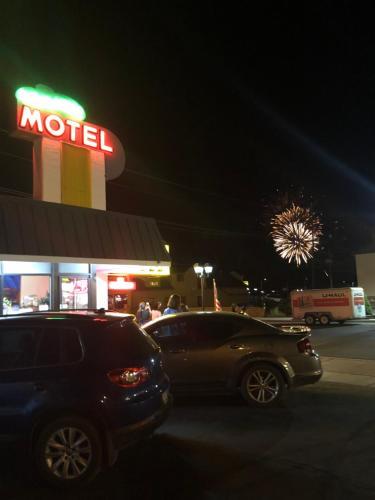 Highlander Motel