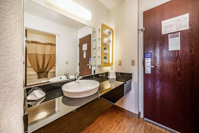 Motel Clarion Pointe - Near Grand Canyon