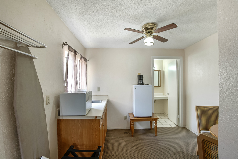 Posada Arizona Inn & Suites