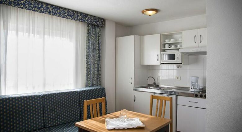 Oro Blanco Apartments