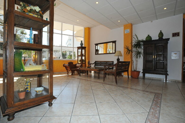 Oro Blanco Apartments