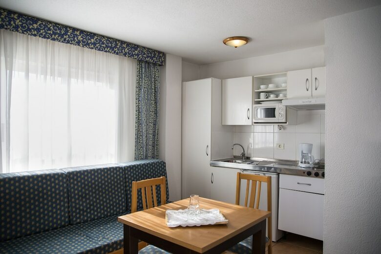 Oro Blanco Apartments