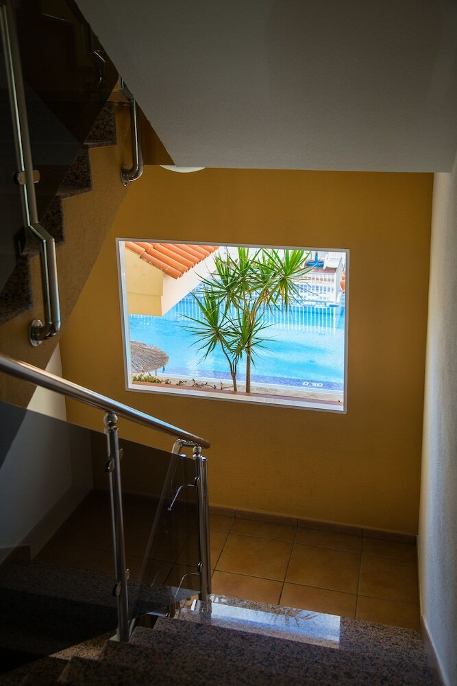 Oro Blanco Apartments