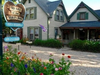 Bed & Breakfast Heart Of The Hills Inn