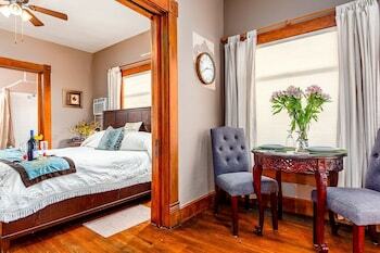 Bed & Breakfast Heart Of The Hills Inn