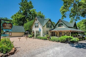 Bed & Breakfast Heart Of The Hills Inn