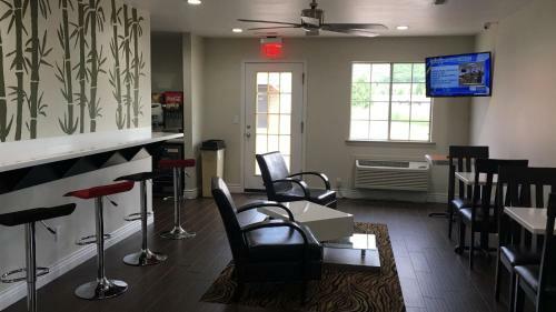 Regency 7 Motel